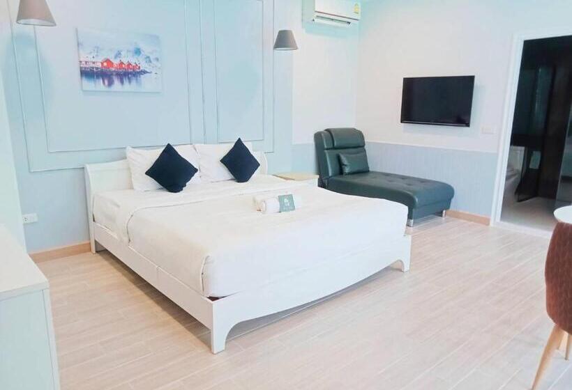 سوییت جونیور, La Riva Boutique