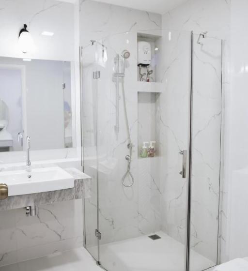 سوییت جونیور, La Riva Boutique