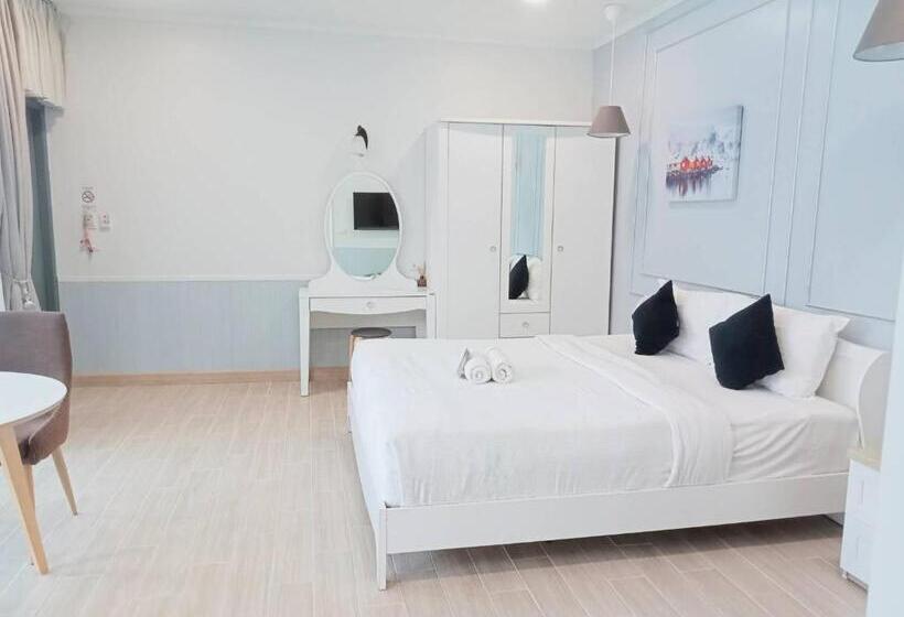 سوییت جونیور, La Riva Boutique