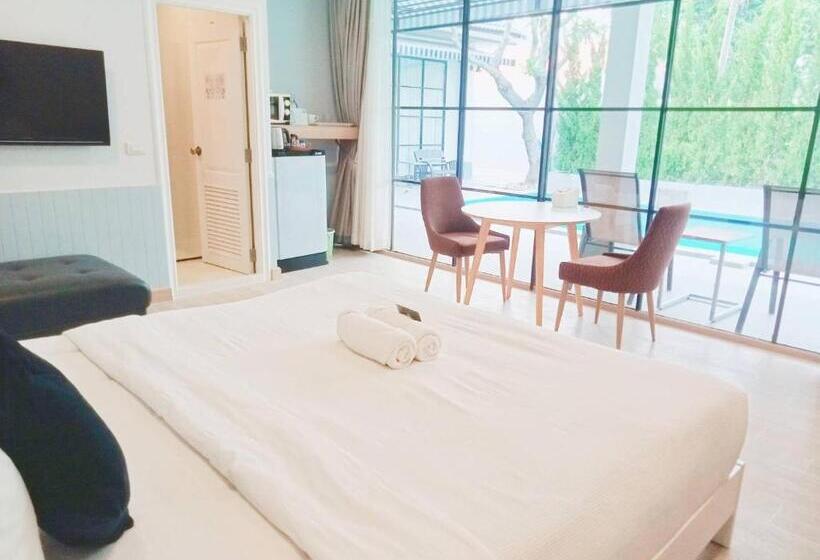 سوییت جونیور, La Riva Boutique