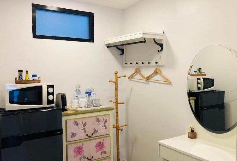 سوییت جونیور, La Riva Boutique