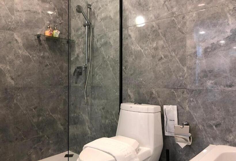 سوییت, La Riva Boutique