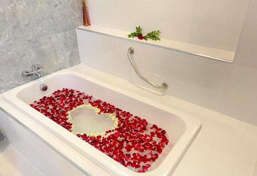 سوییت, La Riva Boutique