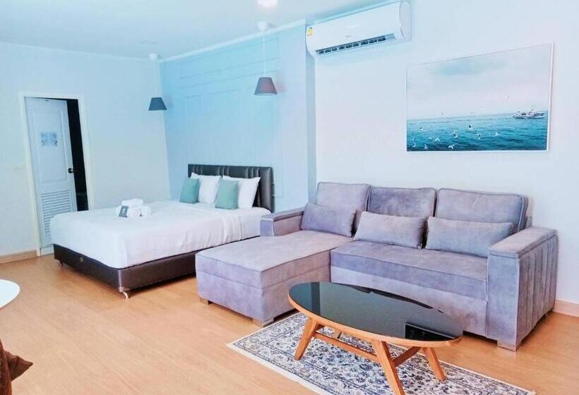 سوییت, La Riva Boutique