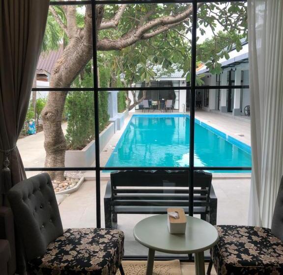 سوییت خانوادگی, La Riva Boutique