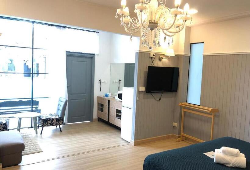 سوییت خانوادگی, La Riva Boutique