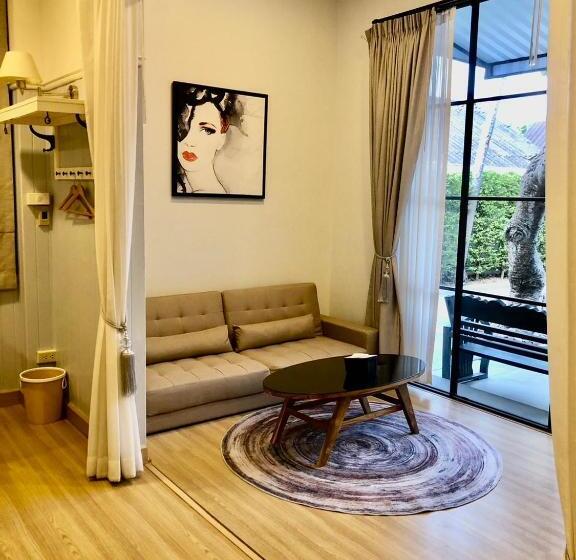 سوییت خانوادگی, La Riva Boutique