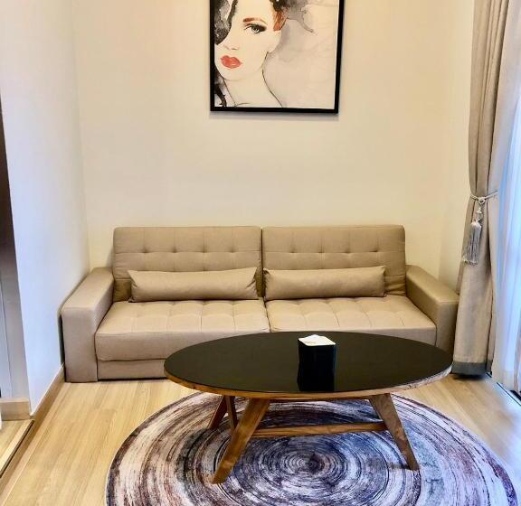 سوییت خانوادگی, La Riva Boutique