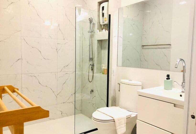 سوییت خانوادگی, La Riva Boutique