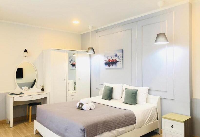 سوییت جونیور, La Riva Boutique