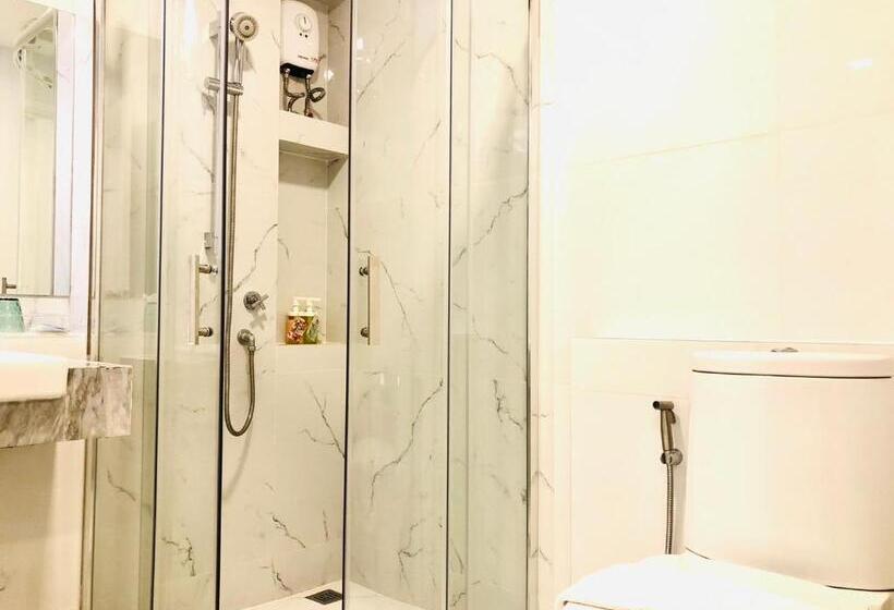 سوییت جونیور, La Riva Boutique