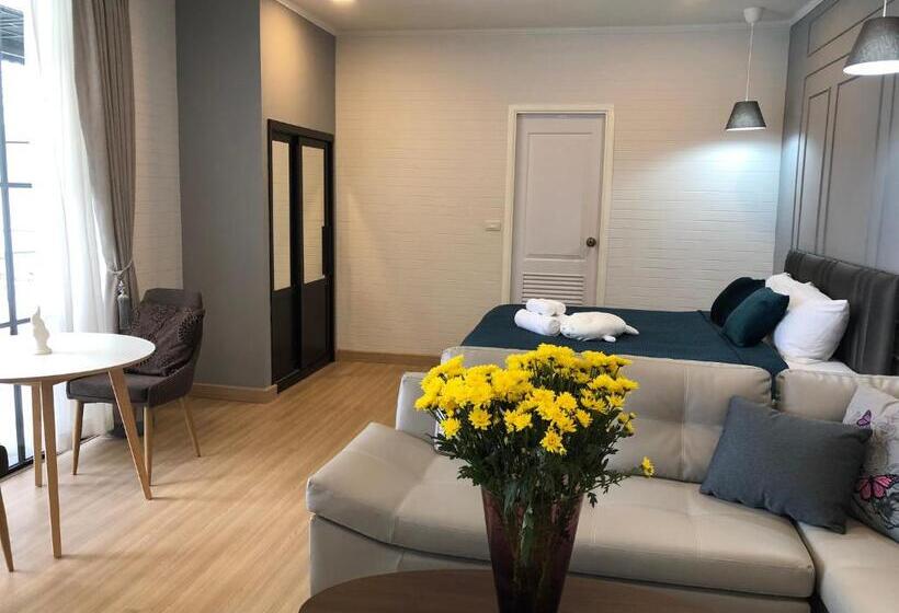 سوییت, La Riva Boutique