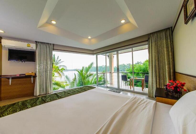 Deluxe room with river view, Nopparat Garden
