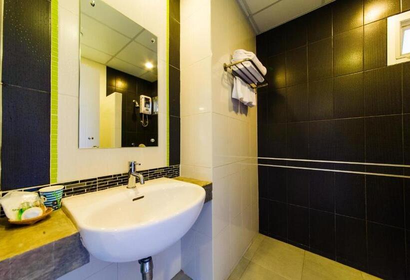 Deluxe room with river view, Nopparat Garden
