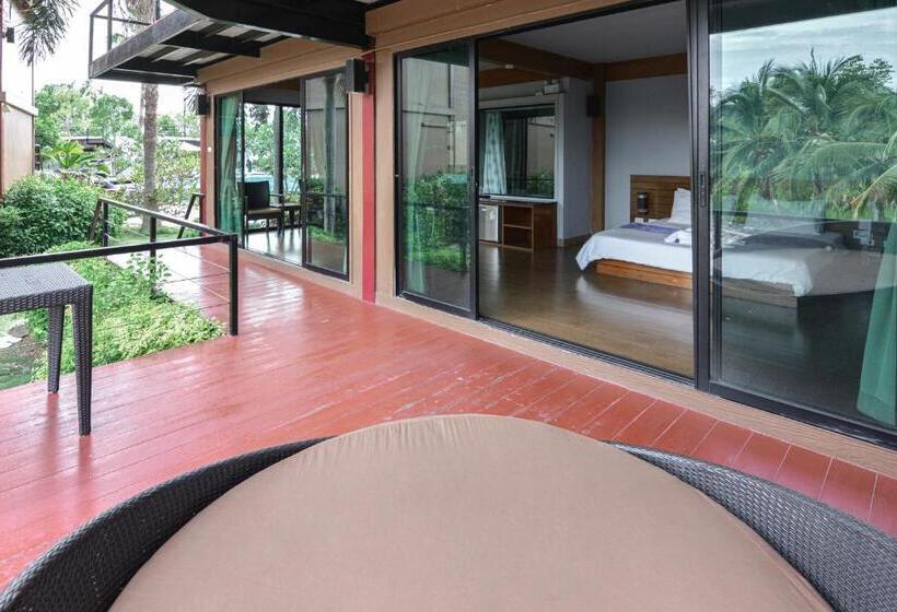 اتاق استاندارد با تخت بزرگ, The Grace Amphawa