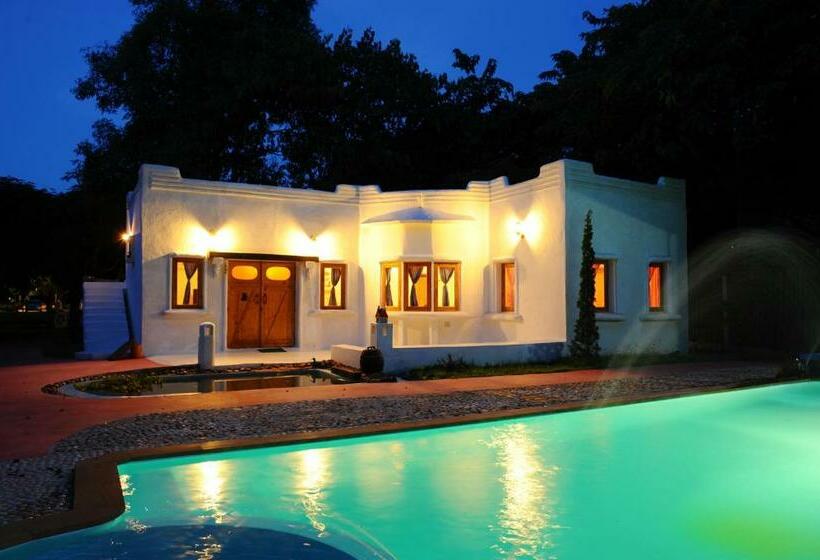ویلا دلوکس 2 خوابه, Scenic Riverside Resort