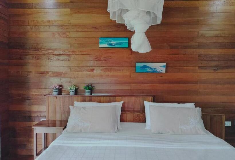 بانگلوی استاندارد با چشم‌انداز دریا, Suntisook Resort
