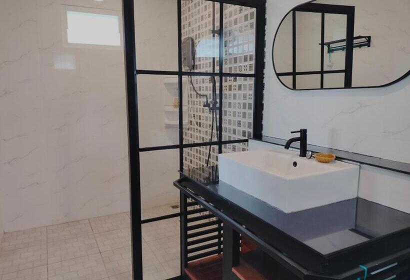 بانگلوی استاندارد با چشم‌انداز دریا, Suntisook Resort
