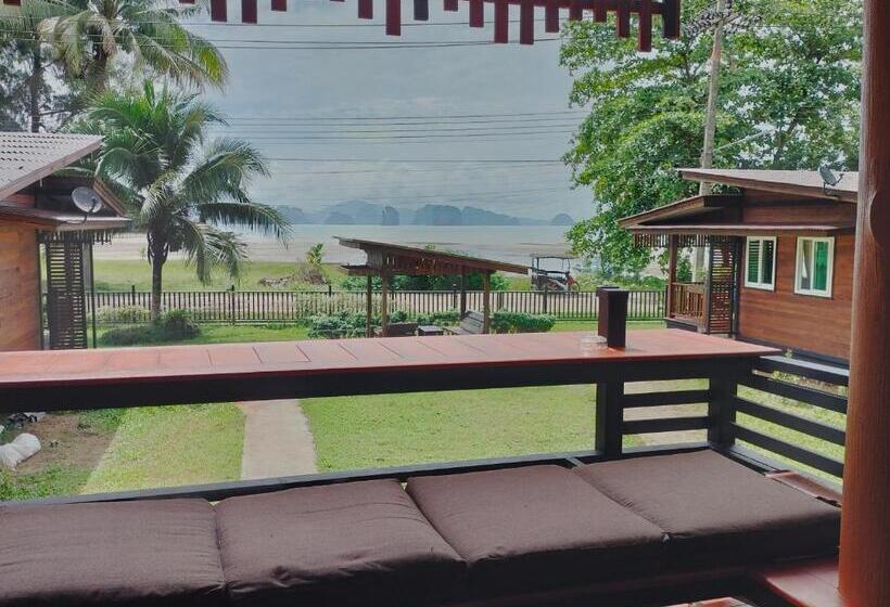 بانگلوی استاندارد با چشم‌انداز دریا, Suntisook Resort