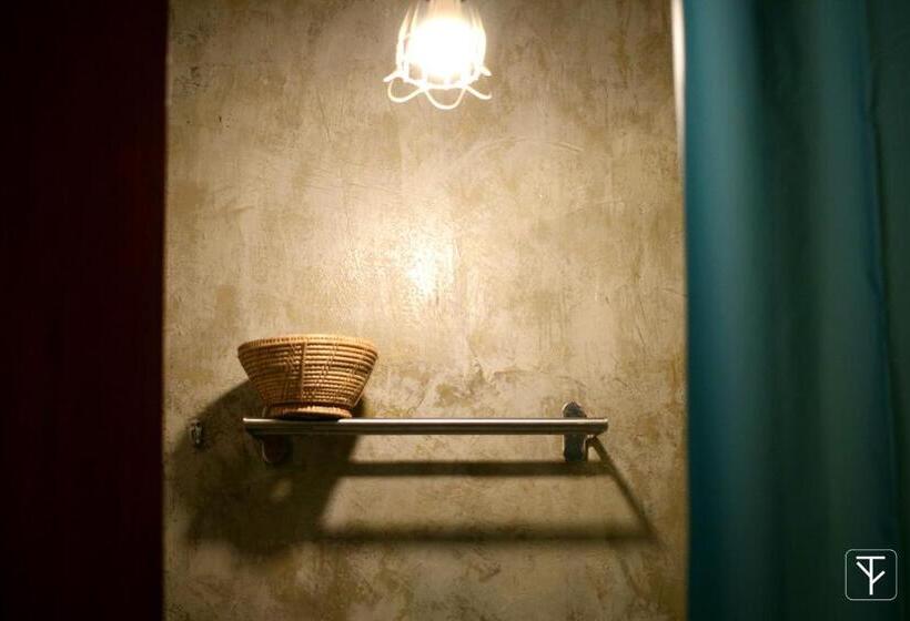 اتاق لوکس, T Boutique Hostel   Hua Lamphong
