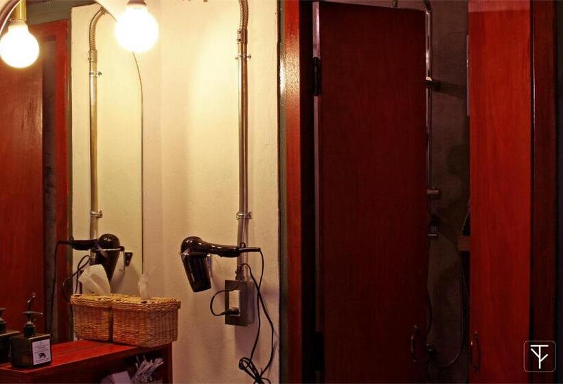 اتاق استاندارد یک نفره, T Boutique Hostel   Hua Lamphong