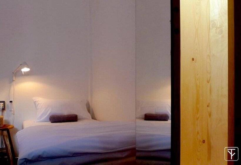 اتاق استاندارد با سرویس بهداشتی مشترک, T Boutique Hostel   Hua Lamphong