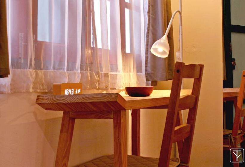 اتاق استاندارد با سرویس بهداشتی مشترک, T Boutique Hostel   Hua Lamphong