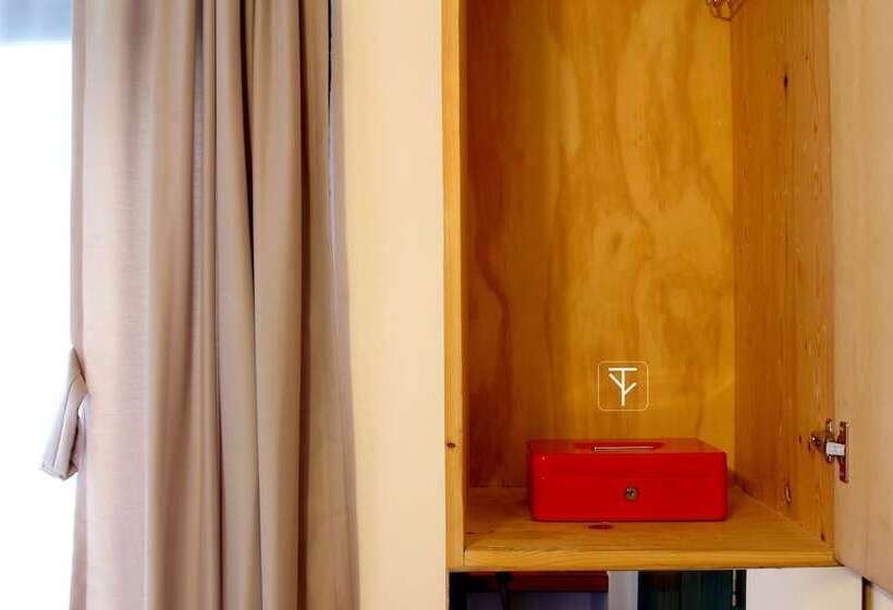اتاق استاندارد یک نفره, T Boutique Hostel   Hua Lamphong