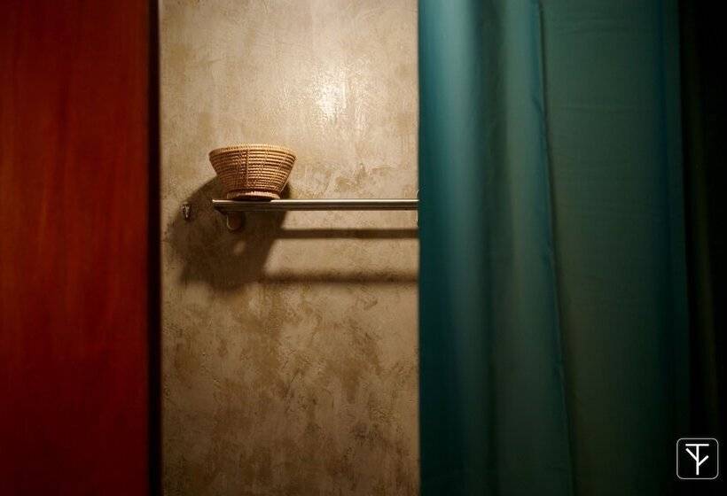 اتاق استاندارد یک نفره, T Boutique Hostel   Hua Lamphong