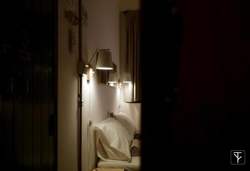اتاق لوکس, T Boutique Hostel   Hua Lamphong