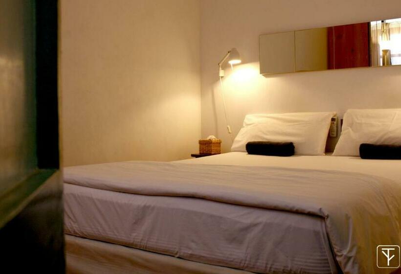 اتاق استاندارد با سرویس بهداشتی مشترک, T Boutique Hostel   Hua Lamphong