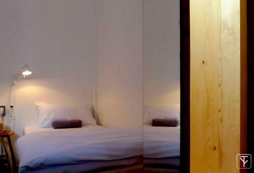 اتاق استاندارد با سرویس بهداشتی مشترک, T Boutique Hostel   Hua Lamphong