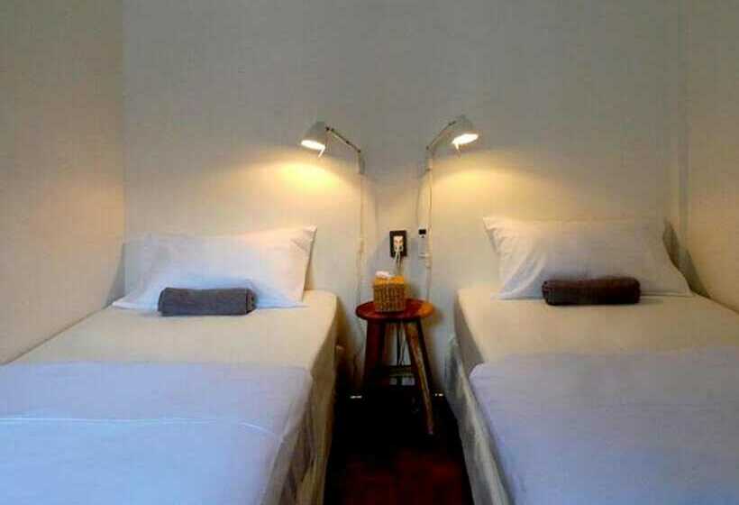 اتاق استاندارد با سرویس بهداشتی مشترک, T Boutique Hostel   Hua Lamphong