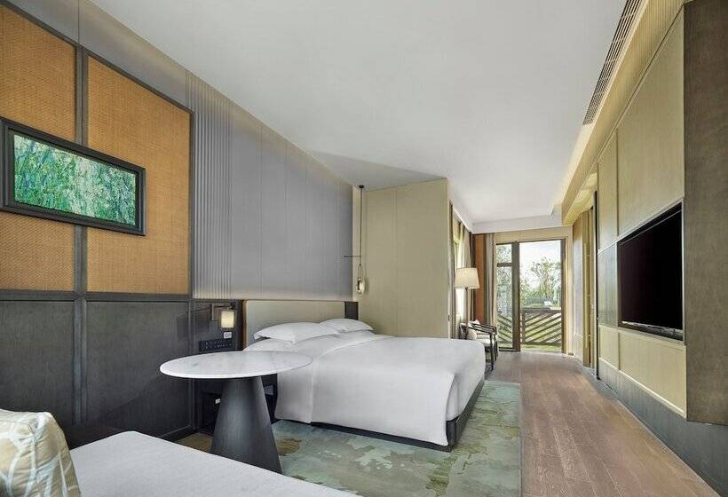 Suite with lake view, Homm Huzhou Xisai Shan
