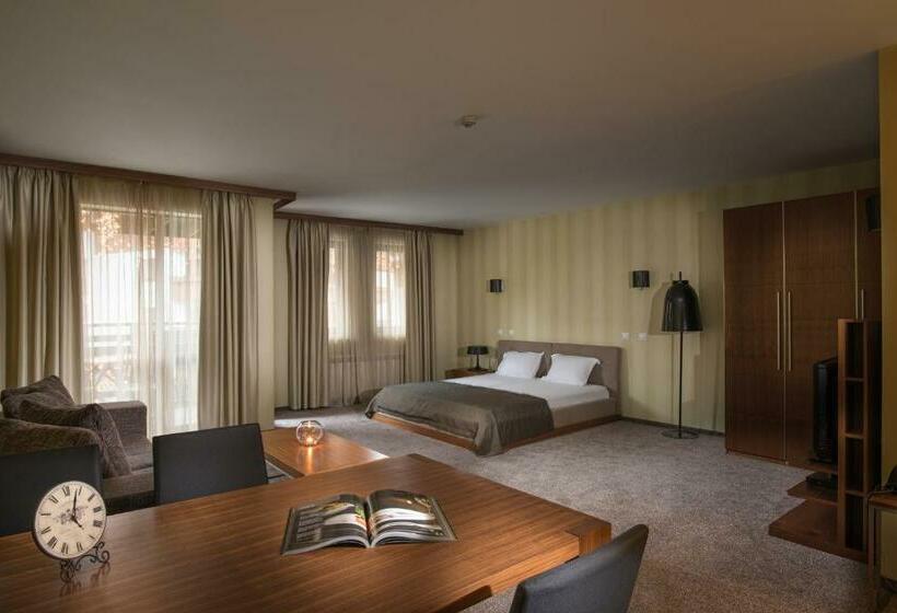 سوییت جونیور, Boutique Hotel Uniqato