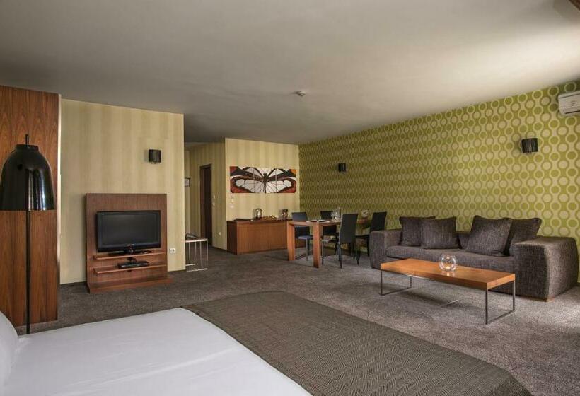 سوییت جونیور, Boutique Hotel Uniqato