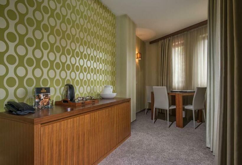 سوییت جونیور, Boutique Hotel Uniqato