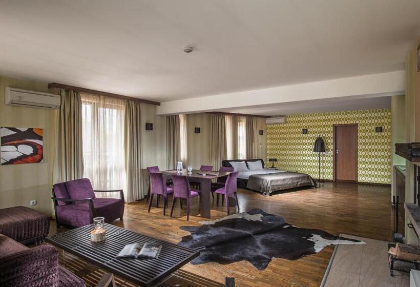 سوییت جونیور, Boutique Hotel Uniqato