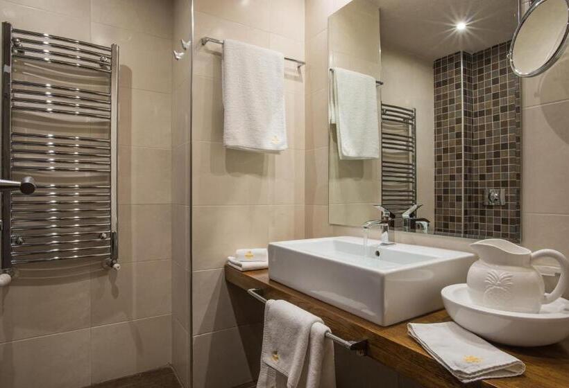 سوییت, Boutique Hotel Uniqato