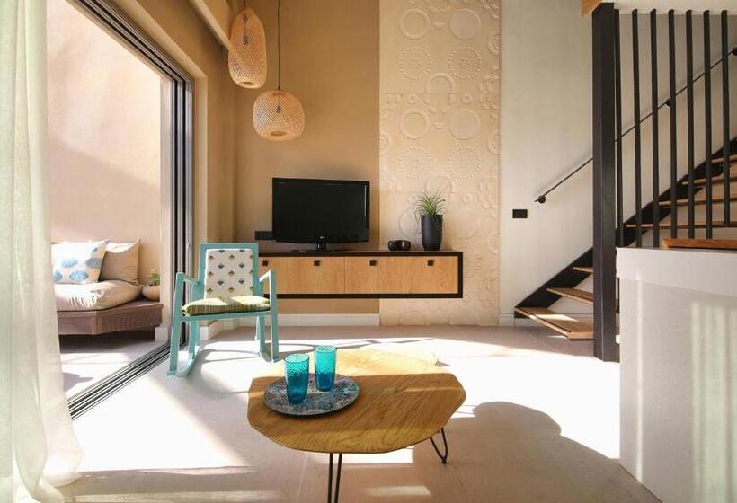 اتاق استاندارد با چشم‌انداز استخر, Domes Noruz Chania, Autograph Collection  Adults Only