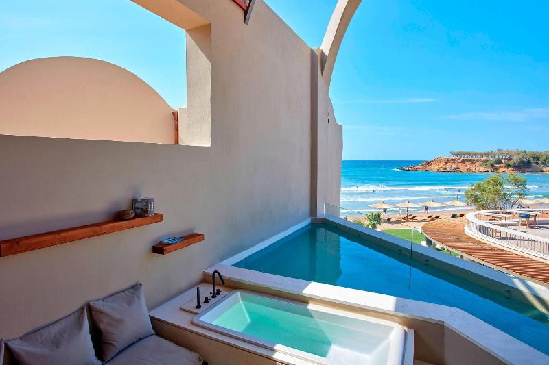 اتاق استاندارد با چشم‌انداز استخر, Domes Noruz Chania, Autograph Collection  Adults Only
