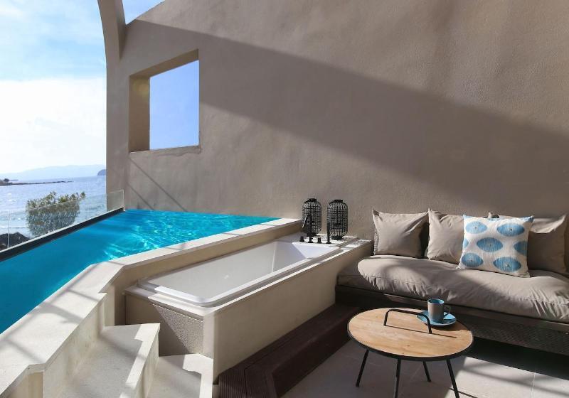 اتاق استاندارد با چشم‌انداز استخر, Domes Noruz Chania, Autograph Collection  Adults Only