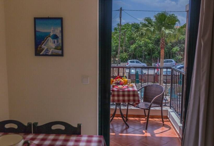 استودیوی استاندارد, Gianna Apartments