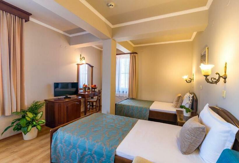 اتاق استاندارد, Izvora