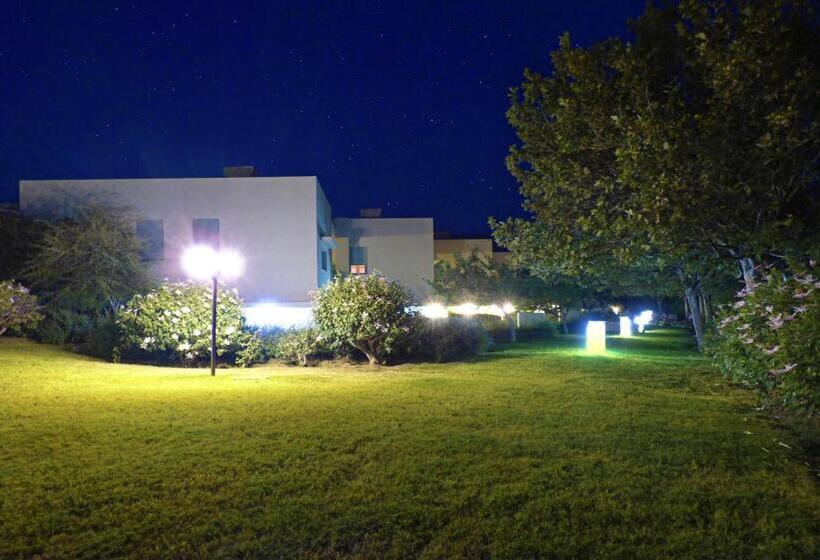 آپارتمان خانوادگی, Nereids Apartments