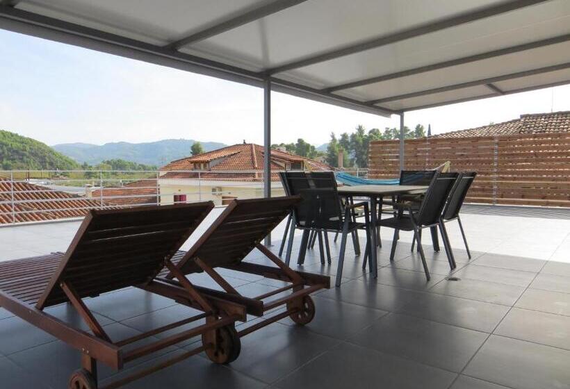 سوئیت جونیور با تراس, Leonidaion Guesthouse