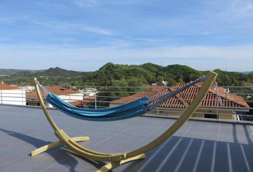 سوئیت جونیور با تراس, Leonidaion Guesthouse