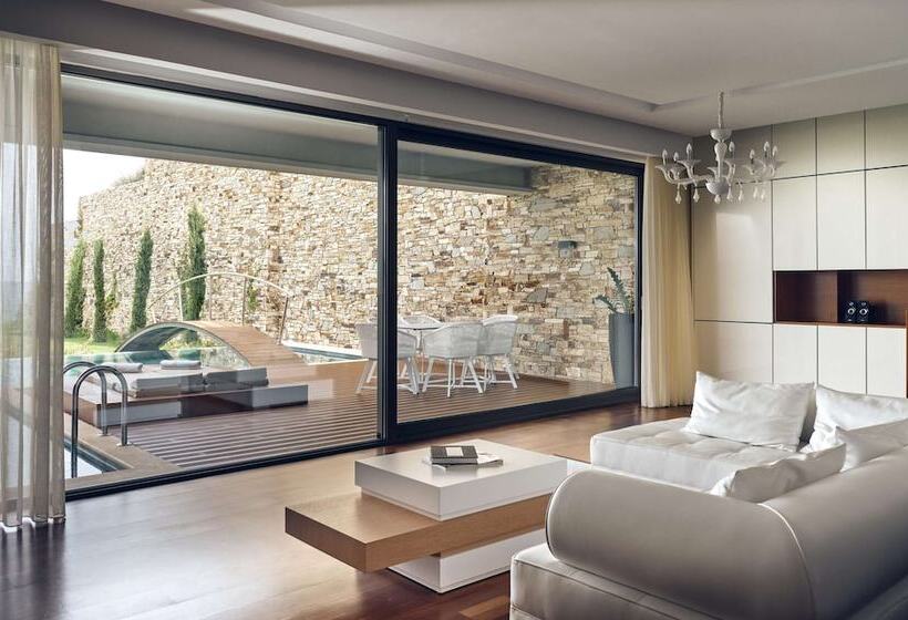 سوئیت رویال, Lesante Blu, a member of The Leading Hotels of the World