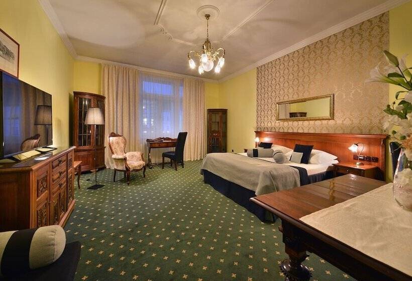 اتاق راحتی سه تخته, City Hotel Morris