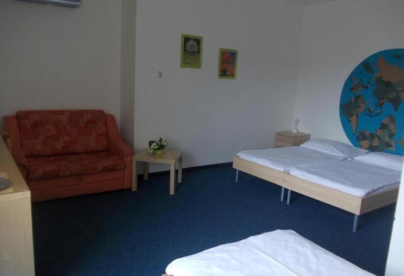اتاق استاندارد سه نفره, Family Hotel Maxim